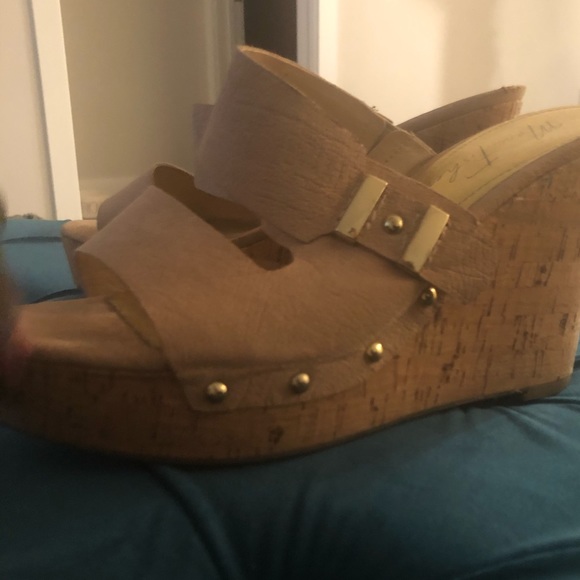 Marc Fisher suede wedges - Picture 2 of 5
